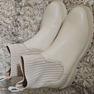 Blondo Cream Hallie Rain Boots